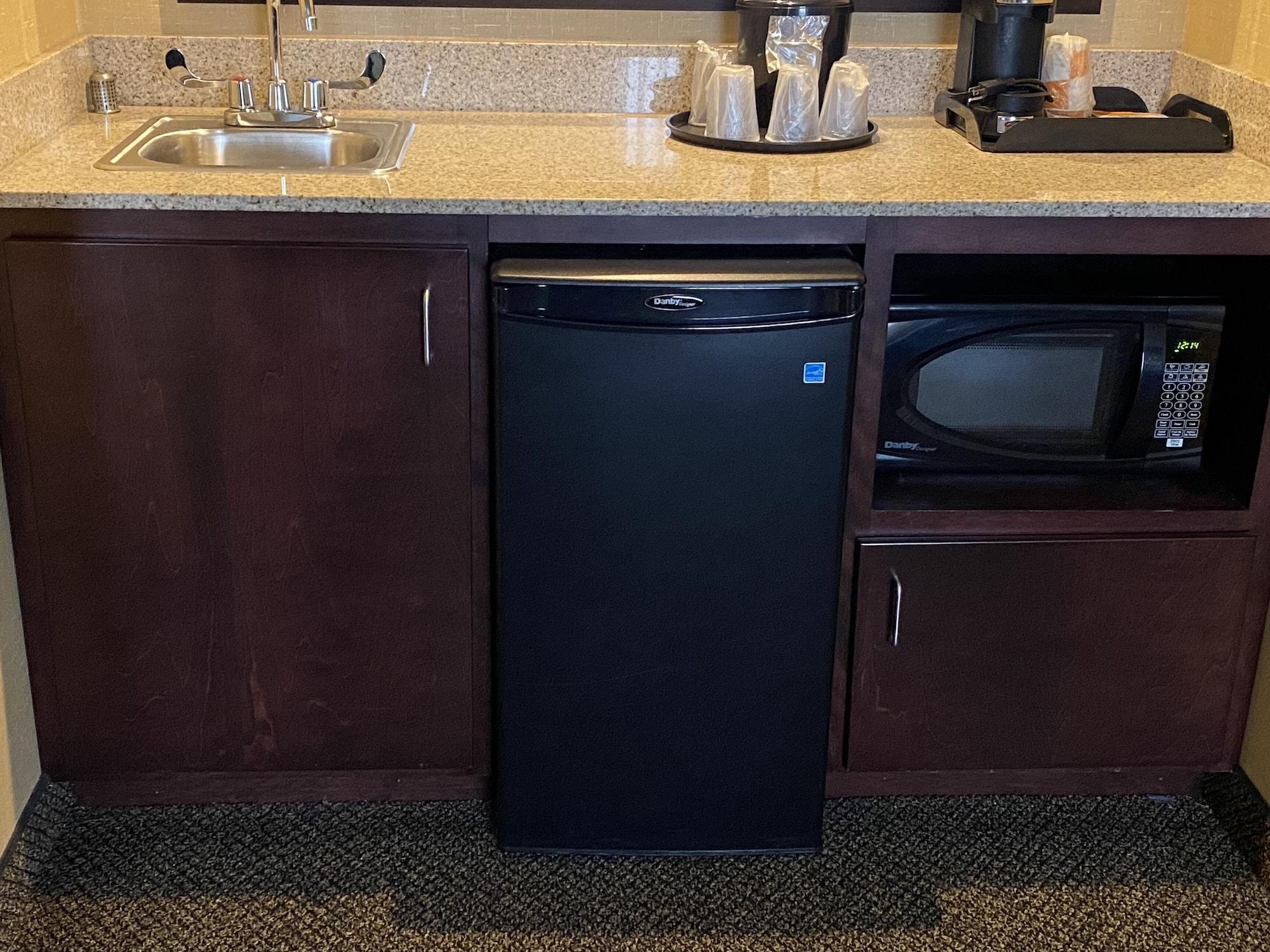 Comfort Inn & Suites Wadsworth Esterno foto