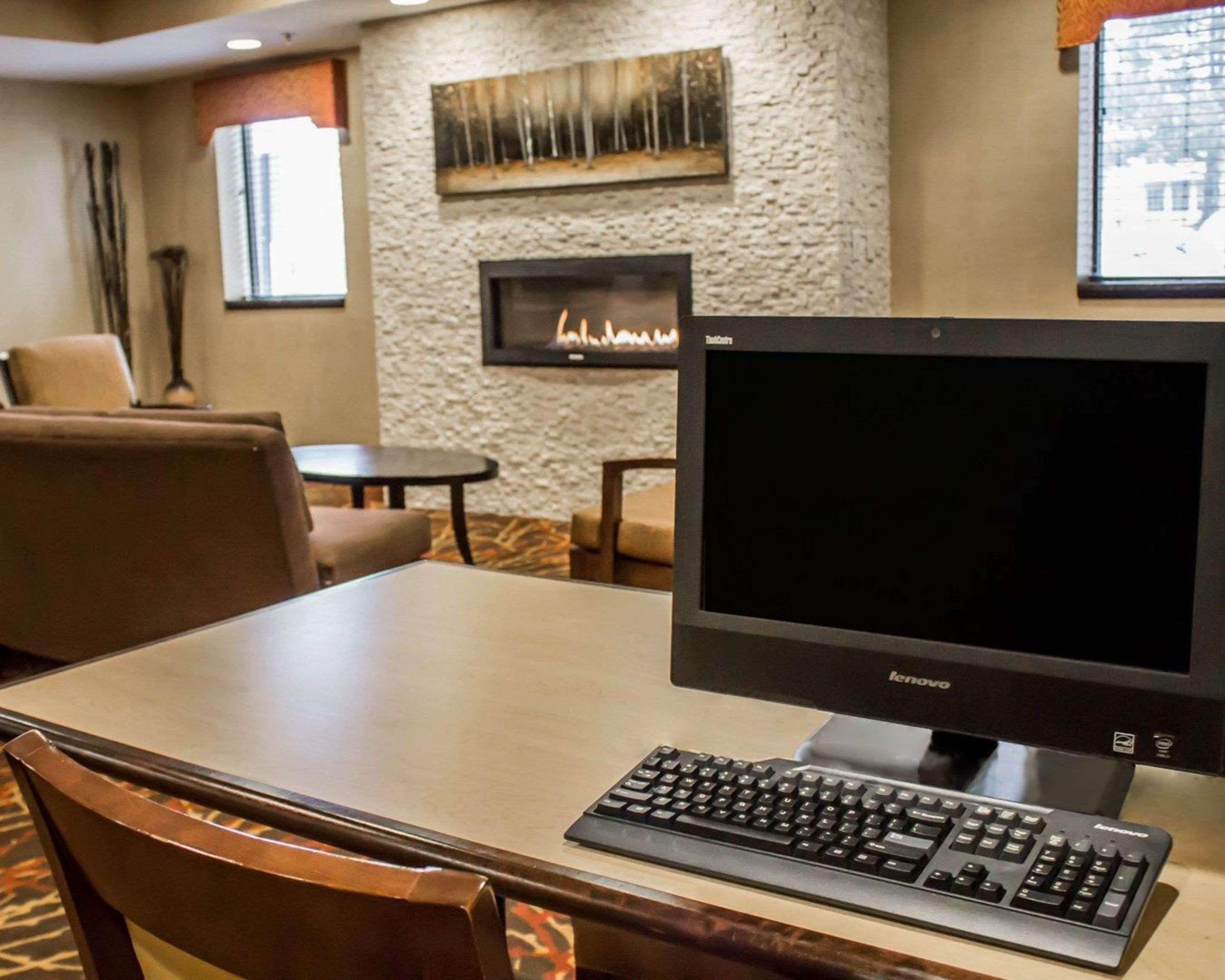 Comfort Inn & Suites Wadsworth Esterno foto