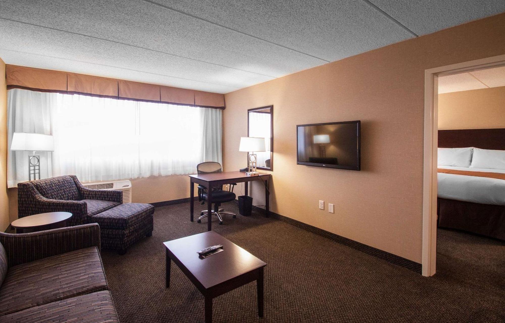Comfort Inn & Suites Wadsworth Esterno foto