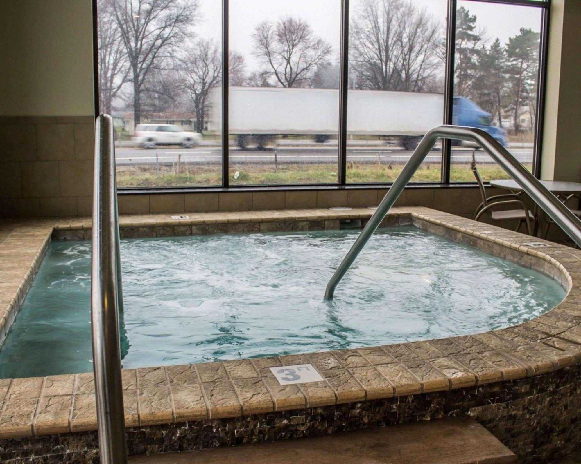 Comfort Inn & Suites Wadsworth Esterno foto