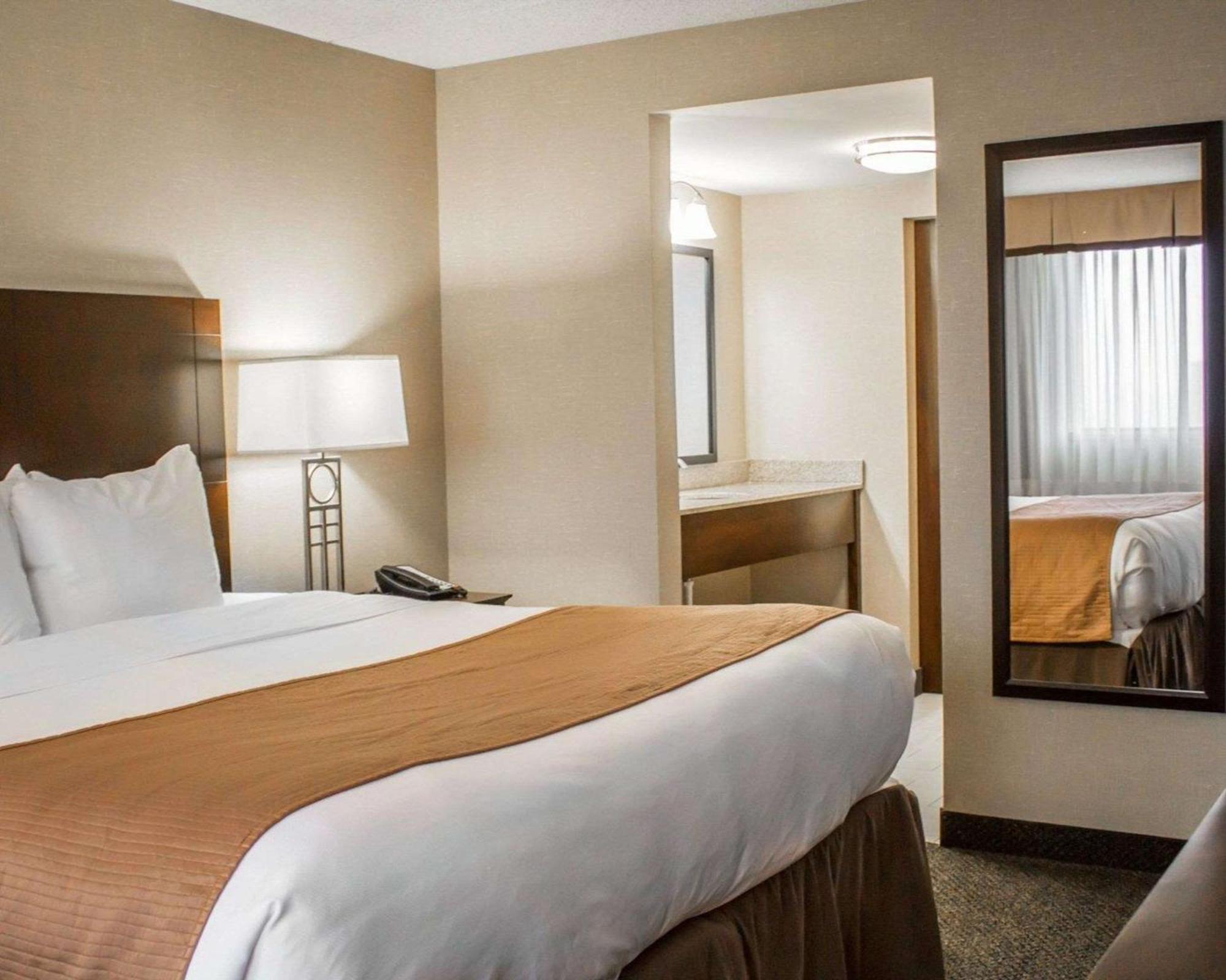 Comfort Inn & Suites Wadsworth Esterno foto