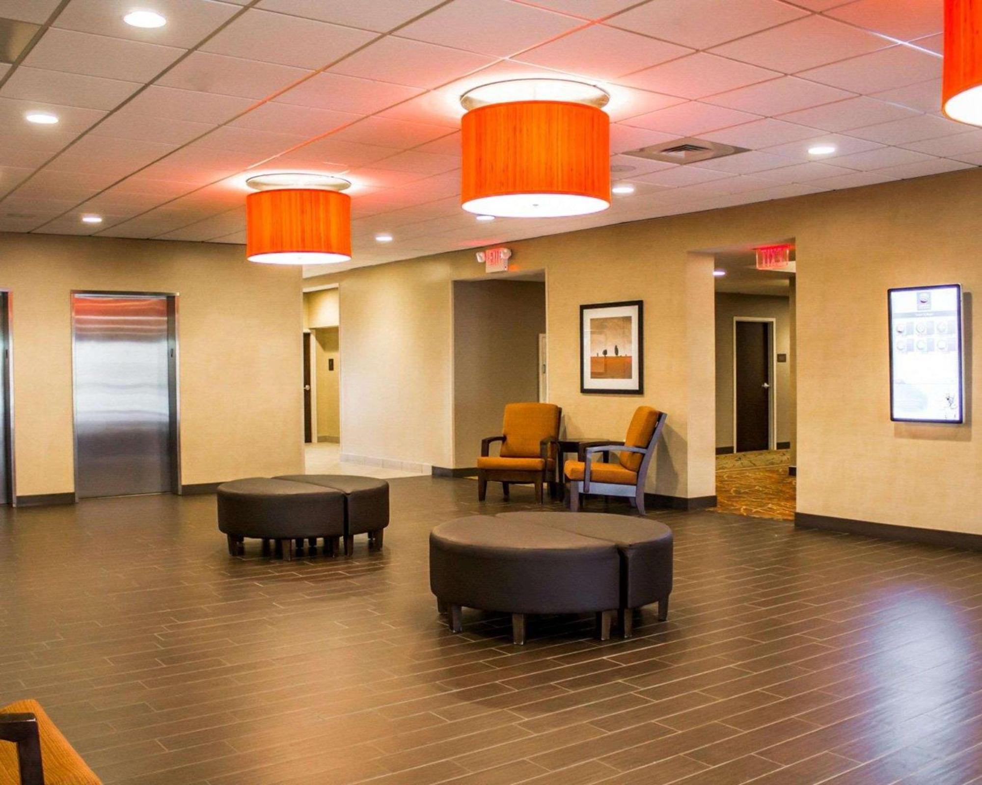 Comfort Inn & Suites Wadsworth Esterno foto