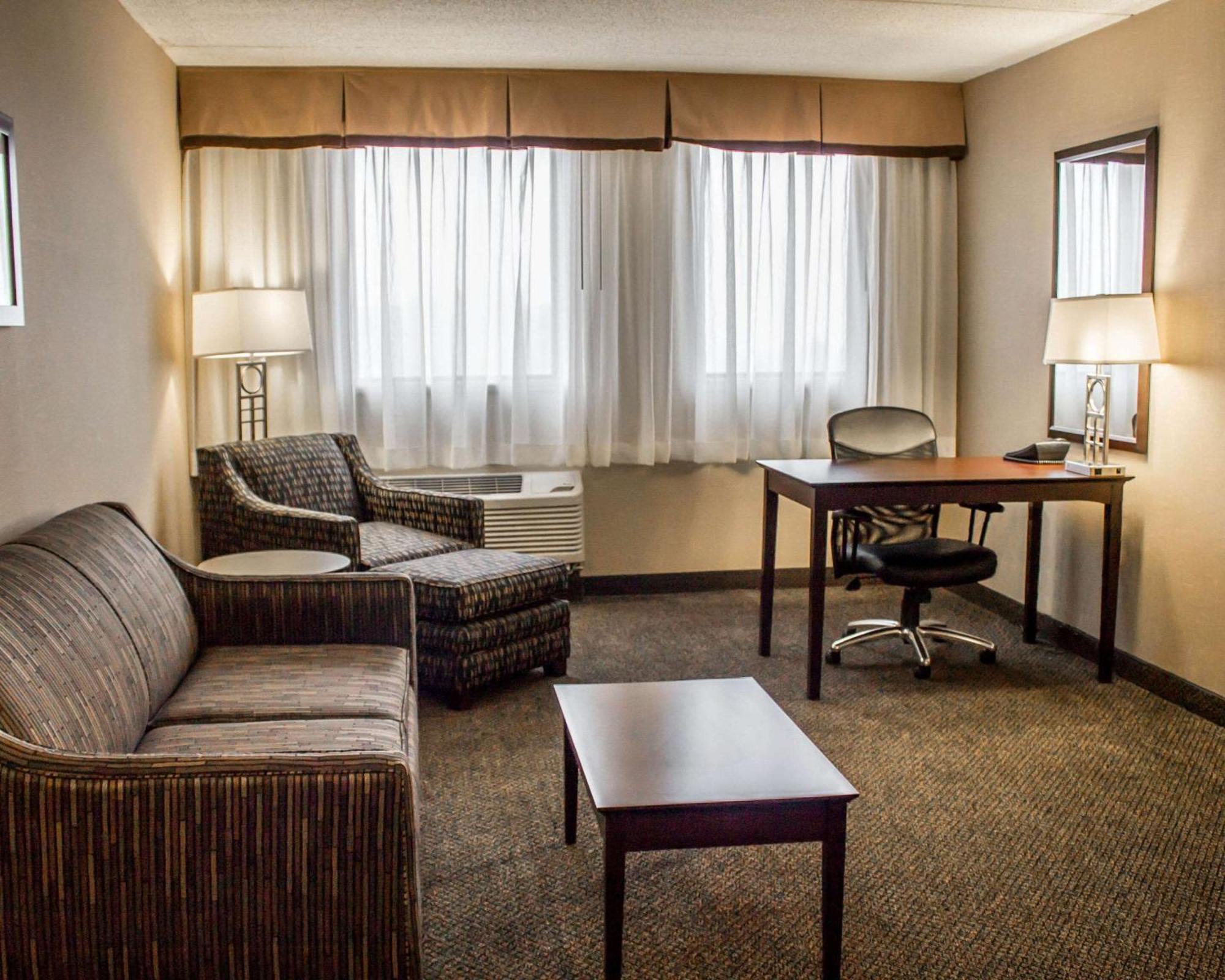 Comfort Inn & Suites Wadsworth Esterno foto