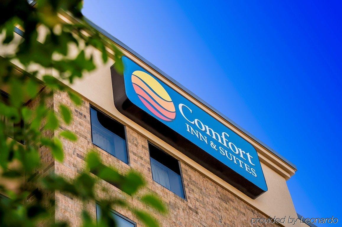 Comfort Inn & Suites Wadsworth Esterno foto