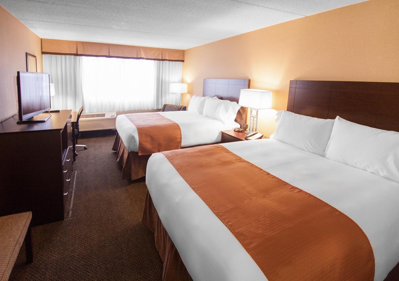Comfort Inn & Suites Wadsworth Esterno foto